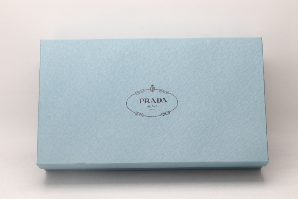 P*rada SNEAKER